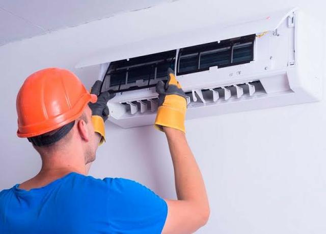 Técnico de ar condicionado (orçamento 24 h zap )