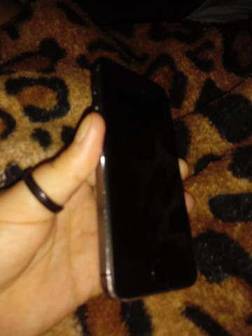Vendo iphone 5s pra concerto ou retirada de peças. 200 reais - Foto 2