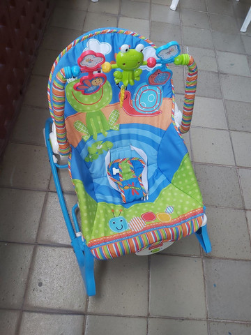 Cadeirinha de descanso vibratória bebê Fisher Price - Foto 2