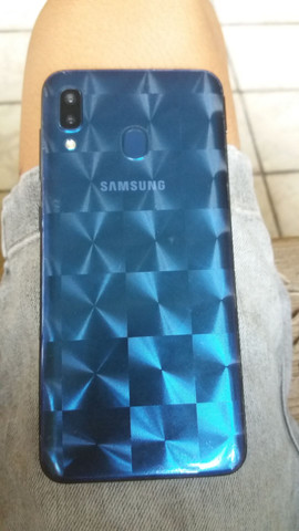 Samsung A20 - Foto 2
