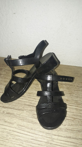 sandalias semi novas - Foto 3