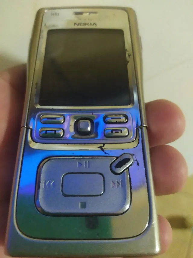 Nokia 106: jogo da cobrinha e bateria de 21 dias; veja o que oferece o novo celular  simples