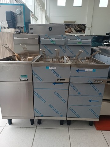 Fritadeiras industriais Macom * cesar