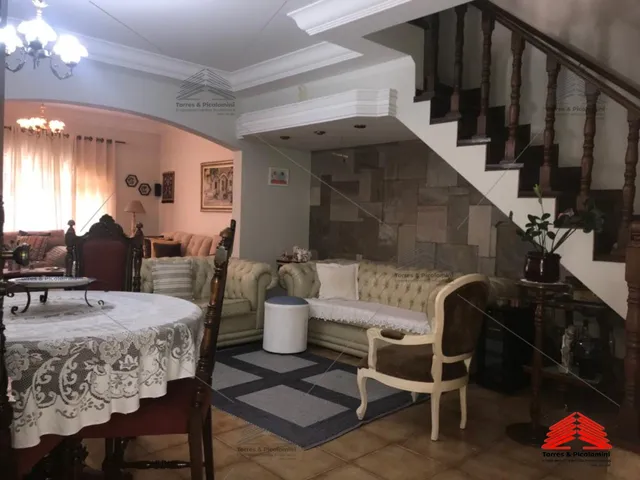 Sobrado à venda na Mooca, 3 dormitórios, 1 suíte com closet, 3 vagas, 300m², terreno 8x30,