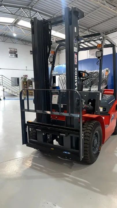 LOCAÇÃO DE EMPILHADEIRA DE 2,5 TONELADAS - Foto 3