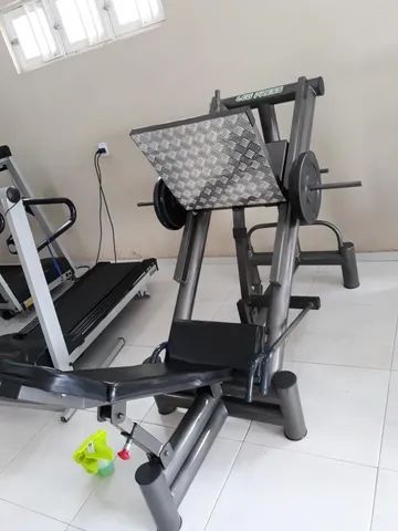 MÁQUINAS E EQUIPAMENTOS DE ACADEMIA