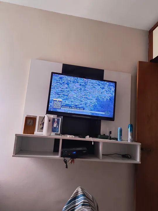 Painel para tv branco e preto 