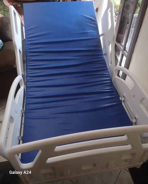Cama Hospitalar Motorizada com Elevação do Leito, em perfeito estado! usada somente 4 dias - Foto 3