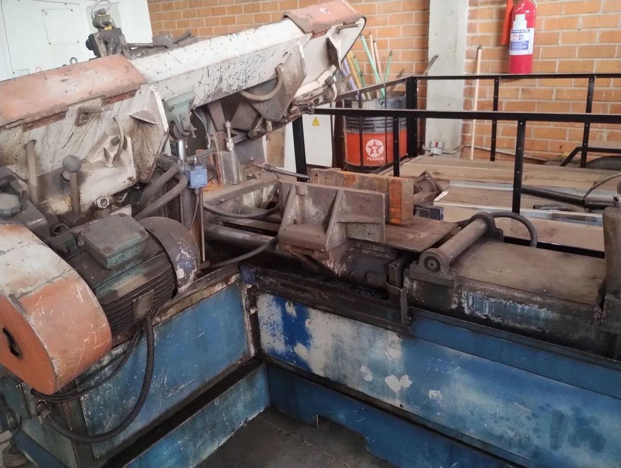 Serra de fita FRANHO SF250 A usada. - Foto 6