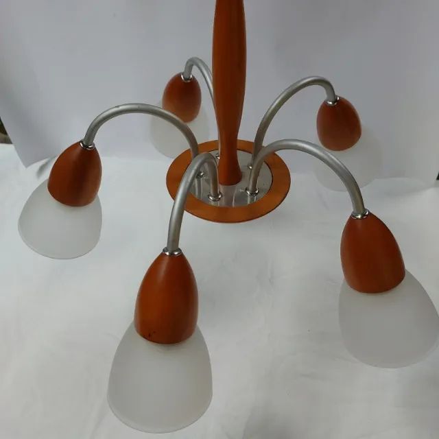 LUSTRE em madeira, com vidros. - Foto 3