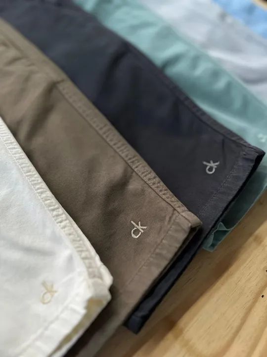 BERMUDA SARJA CALVIN KLEIN  JEANS