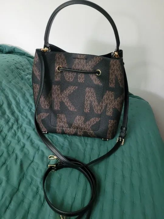 Vendo Bolsa e Mochila Original Michael Kors - Foto 3