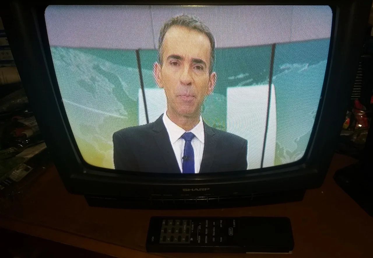 Televisão Sharp 14 Polegadas Tubo Retrô Vintage com controle Remoto Saída AV - Foto 2