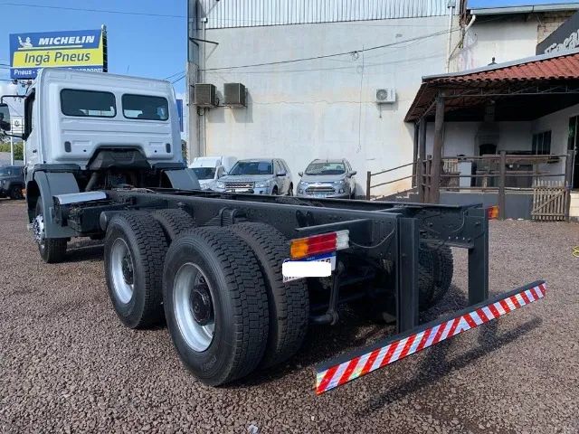 M.Benz Axor 2831 6x4 traçado ano 2011 chassi R$ 330.000,00  - Foto 6