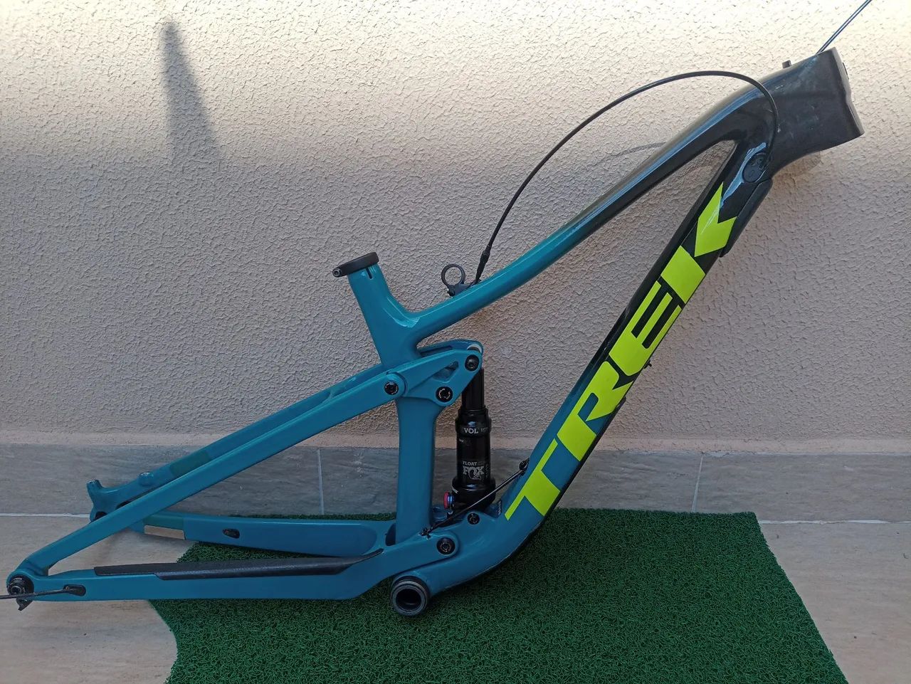 Somente o  Quadro Trek Top Fuell 9.8 Carbono tamanho 15 Small