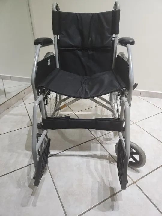 Cadeira de rodas dobrável