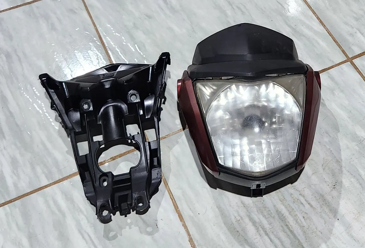 Farol e carenagem frontal para moto