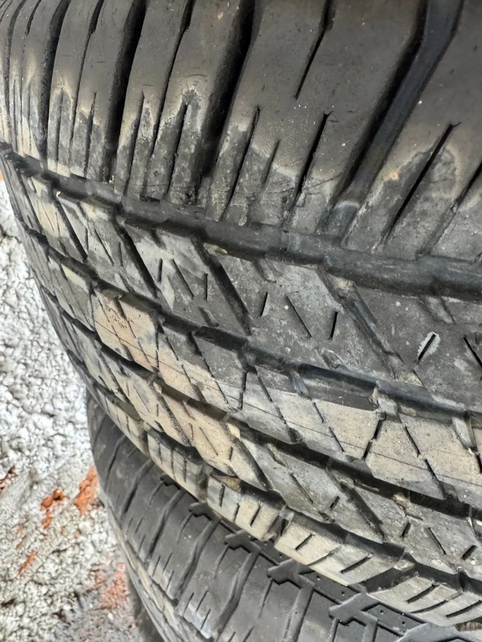 Pneus Bridgestone 265/60 r18 - Foto 3