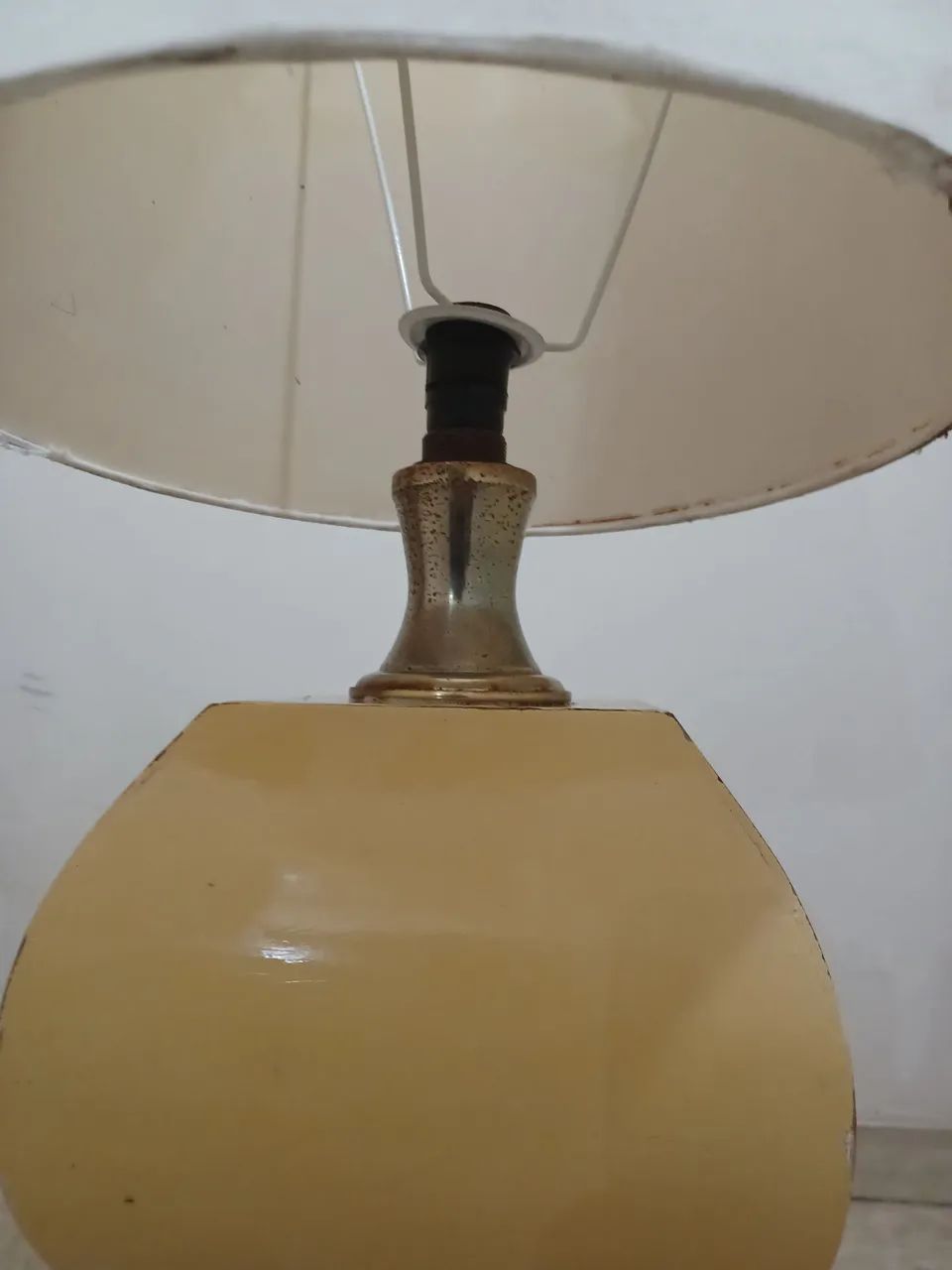 Abajur antigo de madeira.99,00 - Foto 2