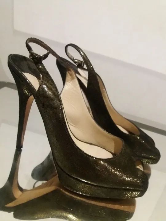 SCARPIN PEEP TOE JIMMY CHOO. MADE IN ITALY. LINDO!