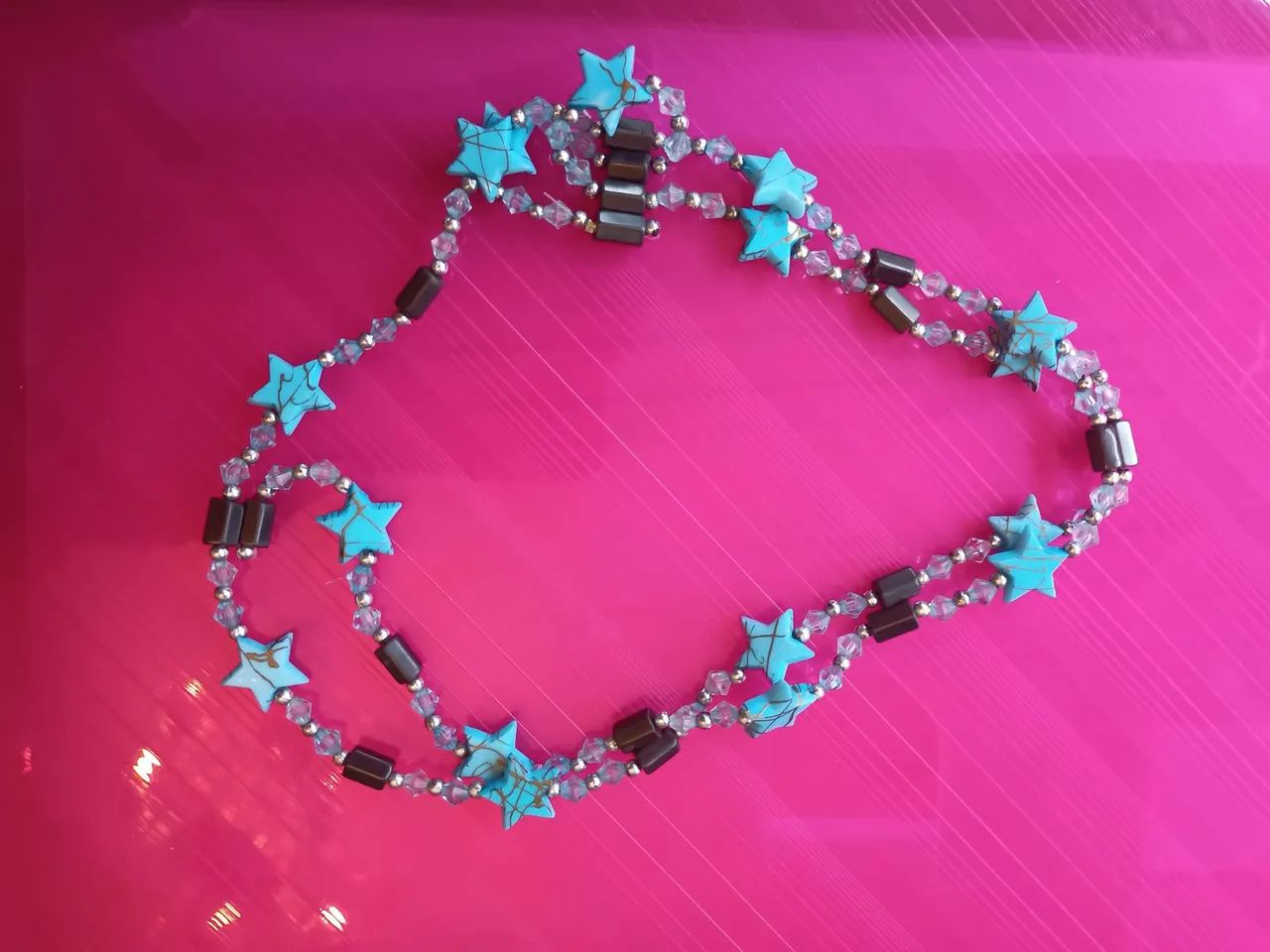 Colar magnético de estrelas azuis