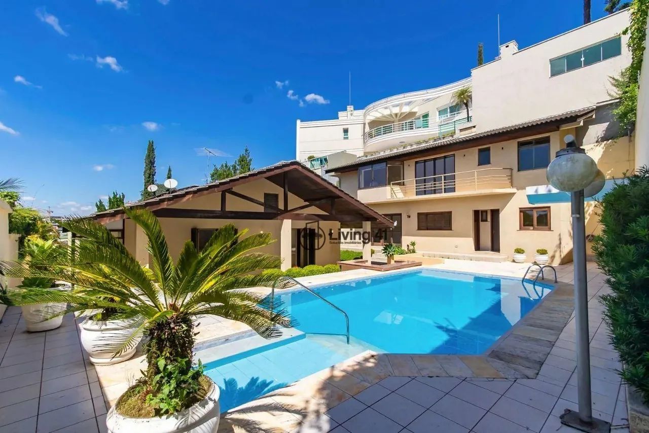 Linda Casa em cond. no Parque Barigui