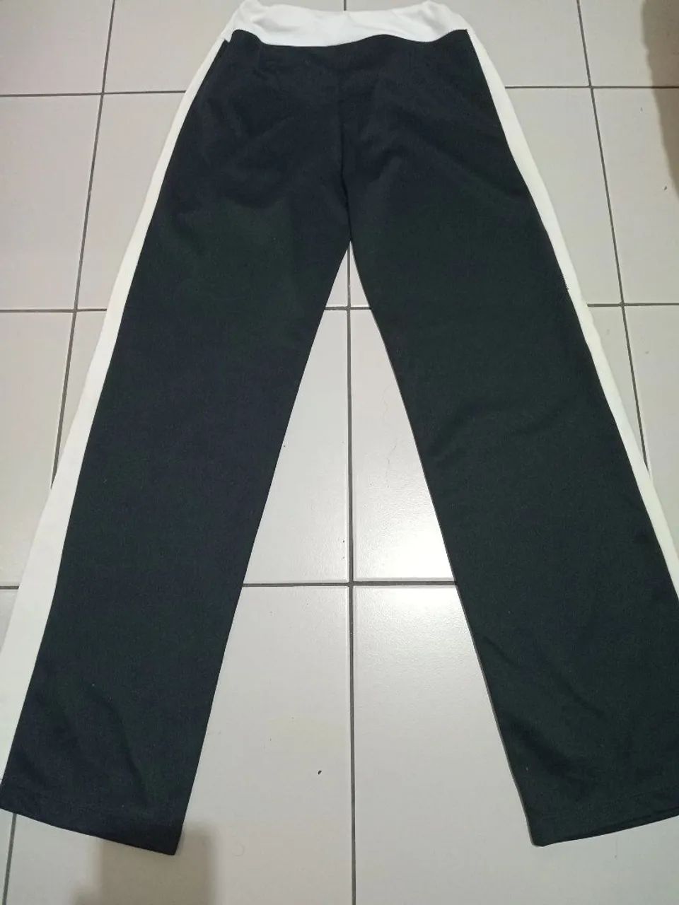 Calça Legging Branca e Calça de Academia Preta - Foto 3