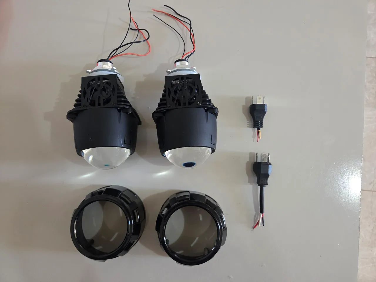 Projetor laser Bi-led + capa simples