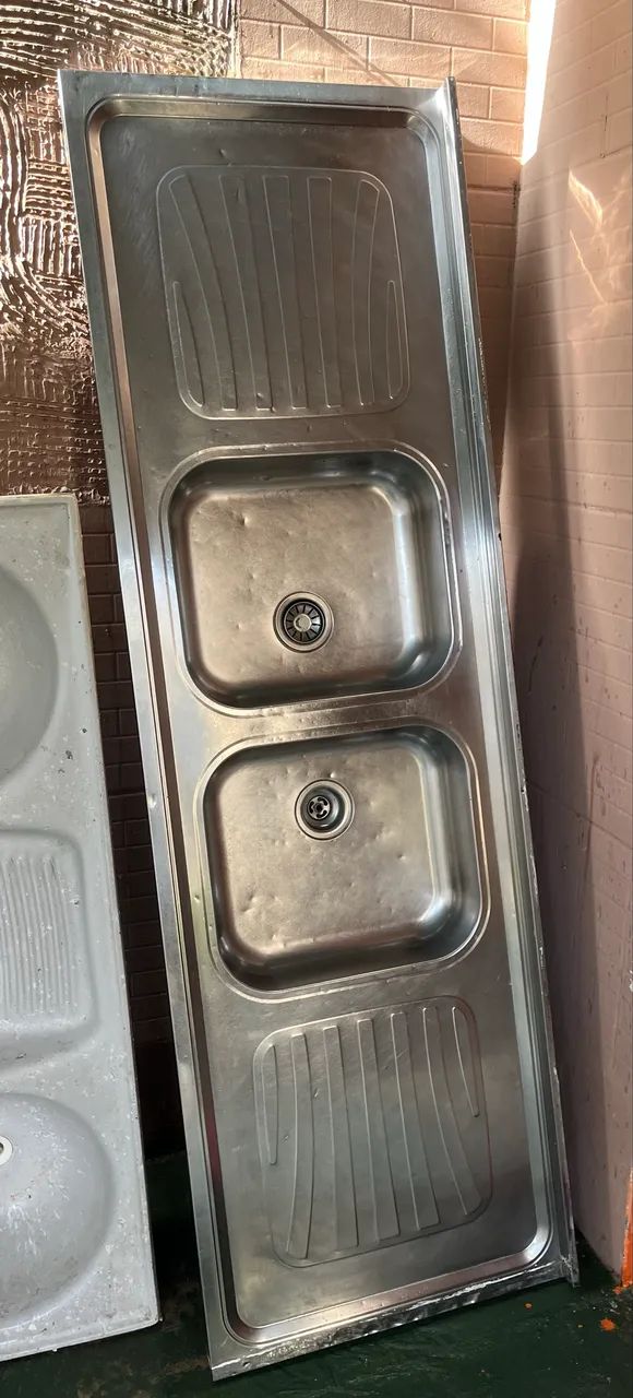 Pia de cozinha com duas cubas