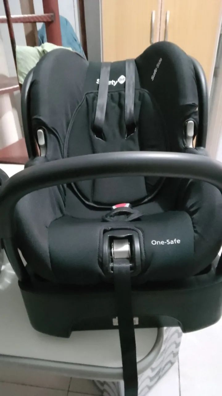 Cadeirinha para veículo e bebê conforto 