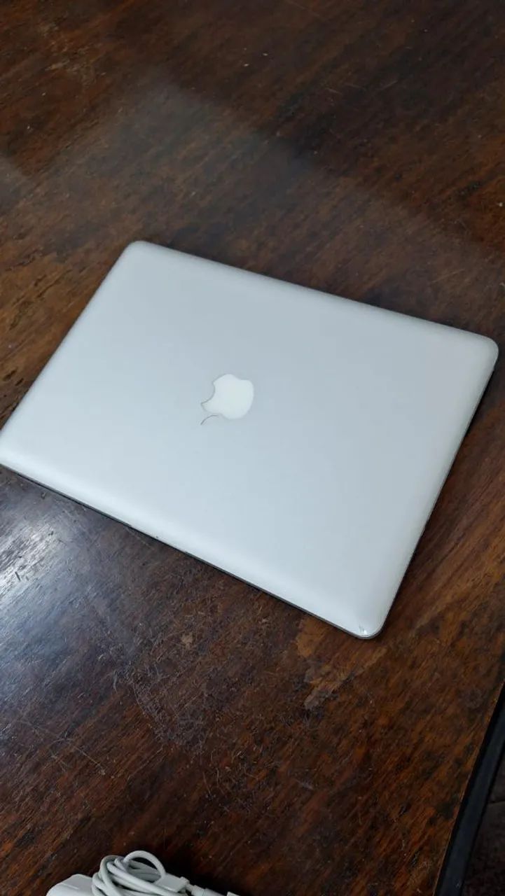 MacBook - Apple