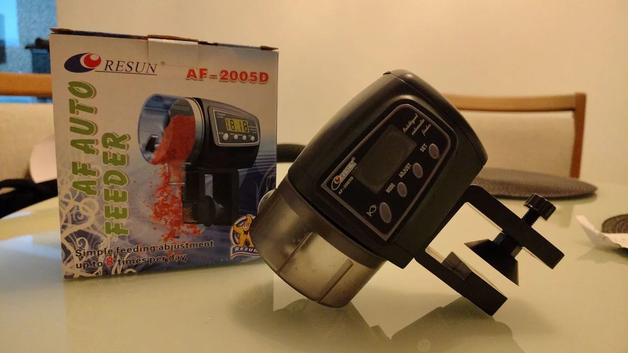 Alimentador automático para peixes63824598050179120