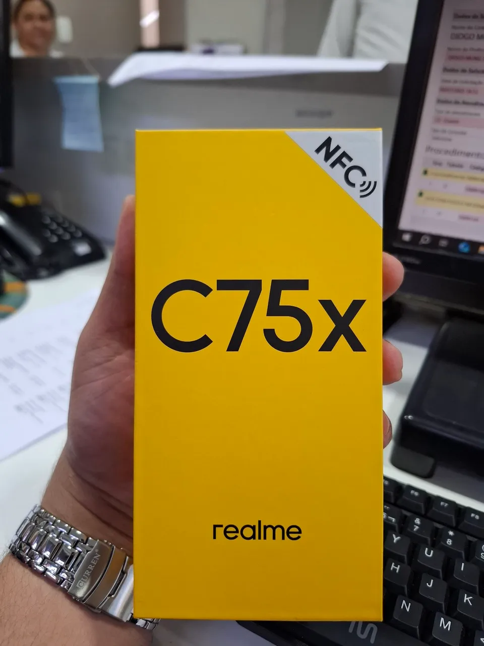 Vendo celular novo, lacrado nunca usado.
