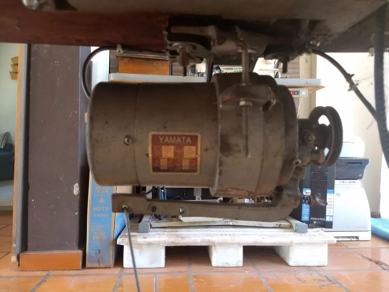 Máquina Industrial Elastiqueira Overlock Siruba 737  - Foto 3