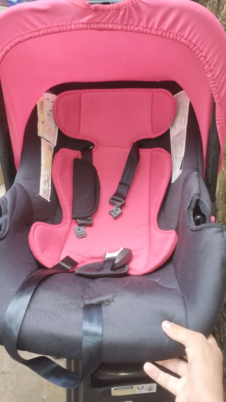 Cadeirinha Bebê Conforto vermelho com preto