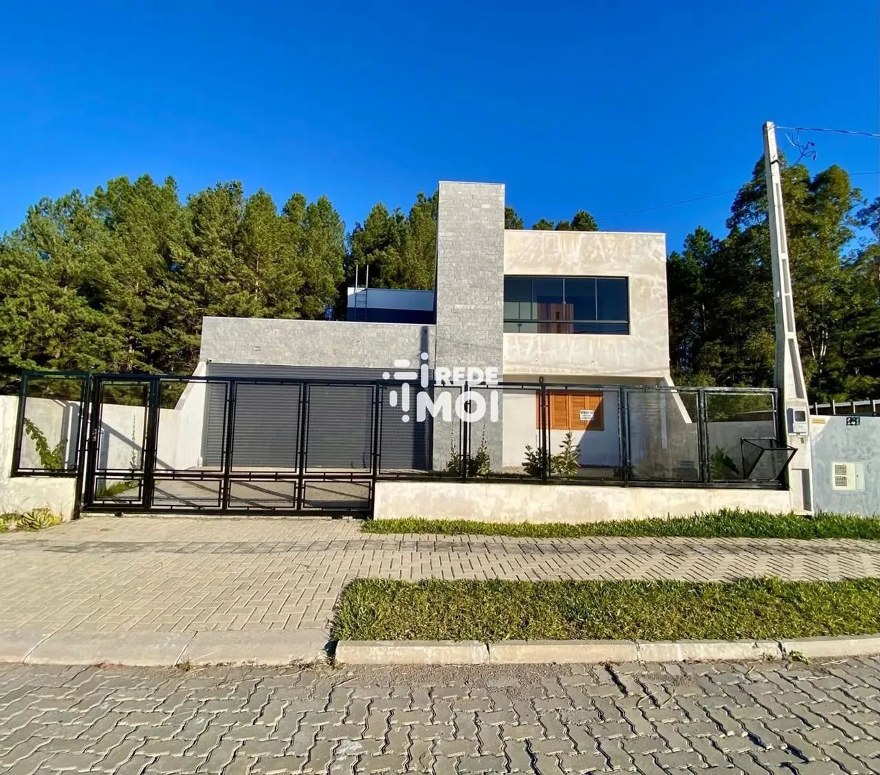 Excelente Casa em Camobi, 03 quartos