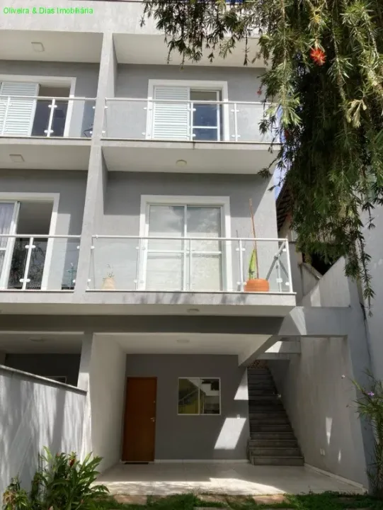 Casa em Condomínio em Cotia-SP 3 Quartos, 1 Suíte, 2 Salas, 3 Banheiros, 2 Vagas de Garage