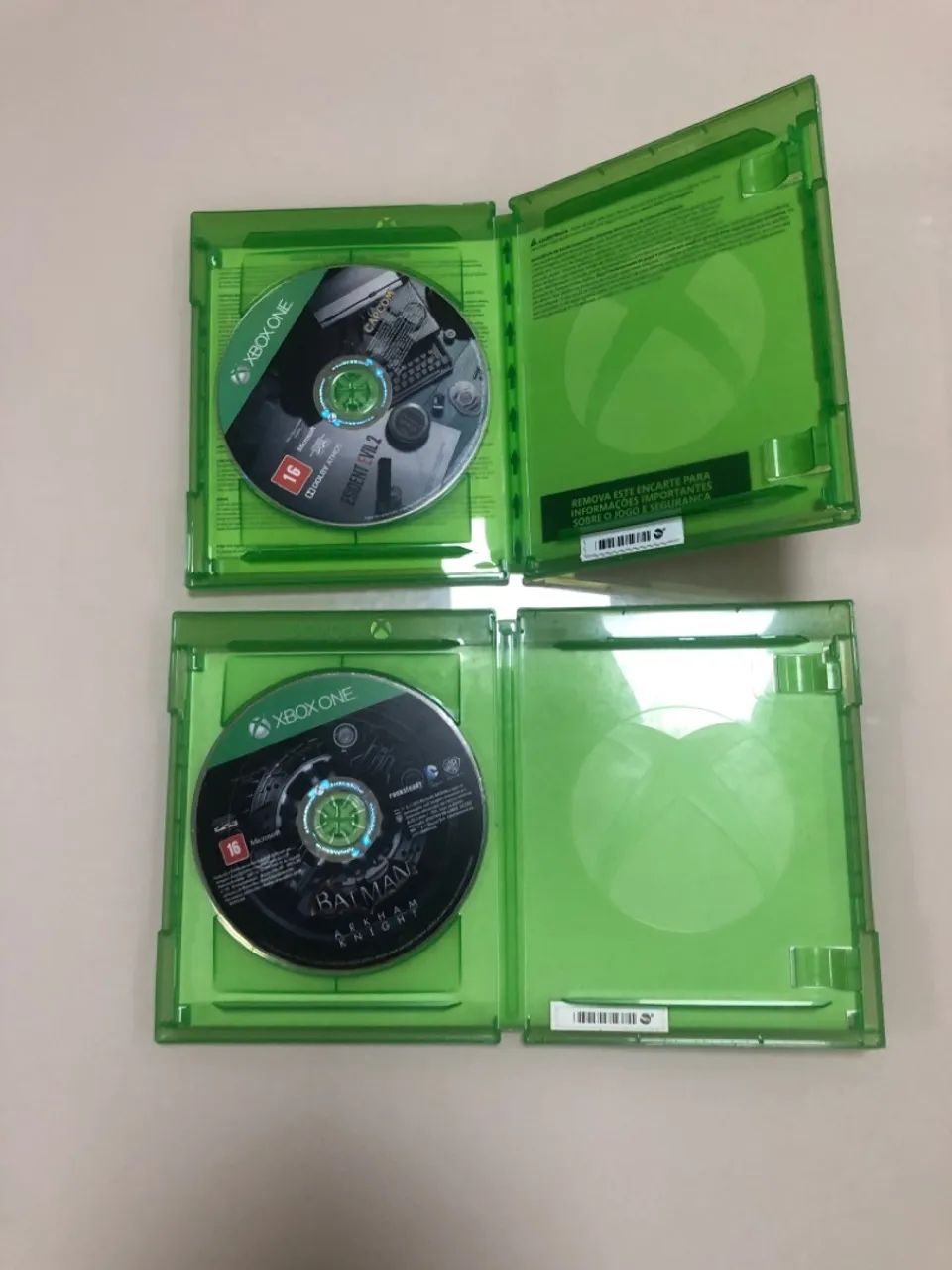Combo Batman Arkham Knight e Resident Evil 2 Remake - Xbox One/Series. - Foto 4
