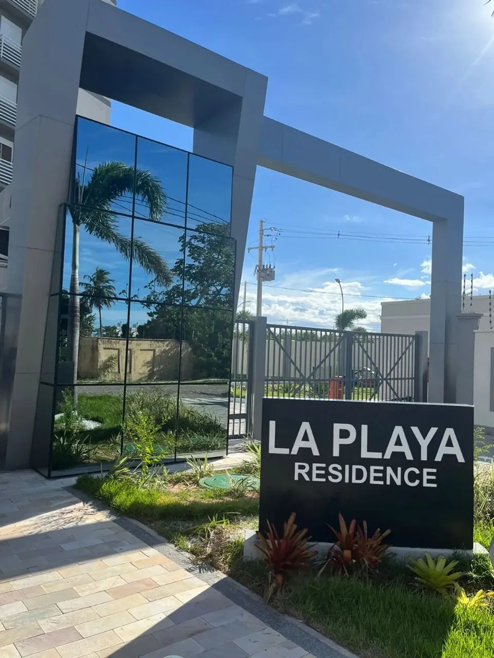Oferta!! Apartamento 2/4 Suíte No Residencial La Playa