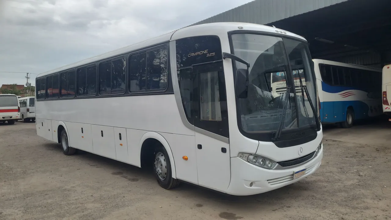 Ônibus rodoviário motor dianteiro, Mercedes Benz OF 1722, Comil Campione 3,25