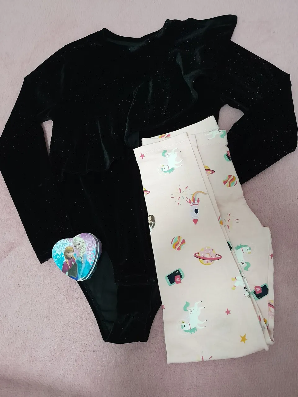 Conjunto infantil: body preto e legging de unicórnio
