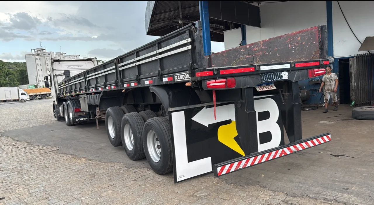 Carreta Randon com bobineira