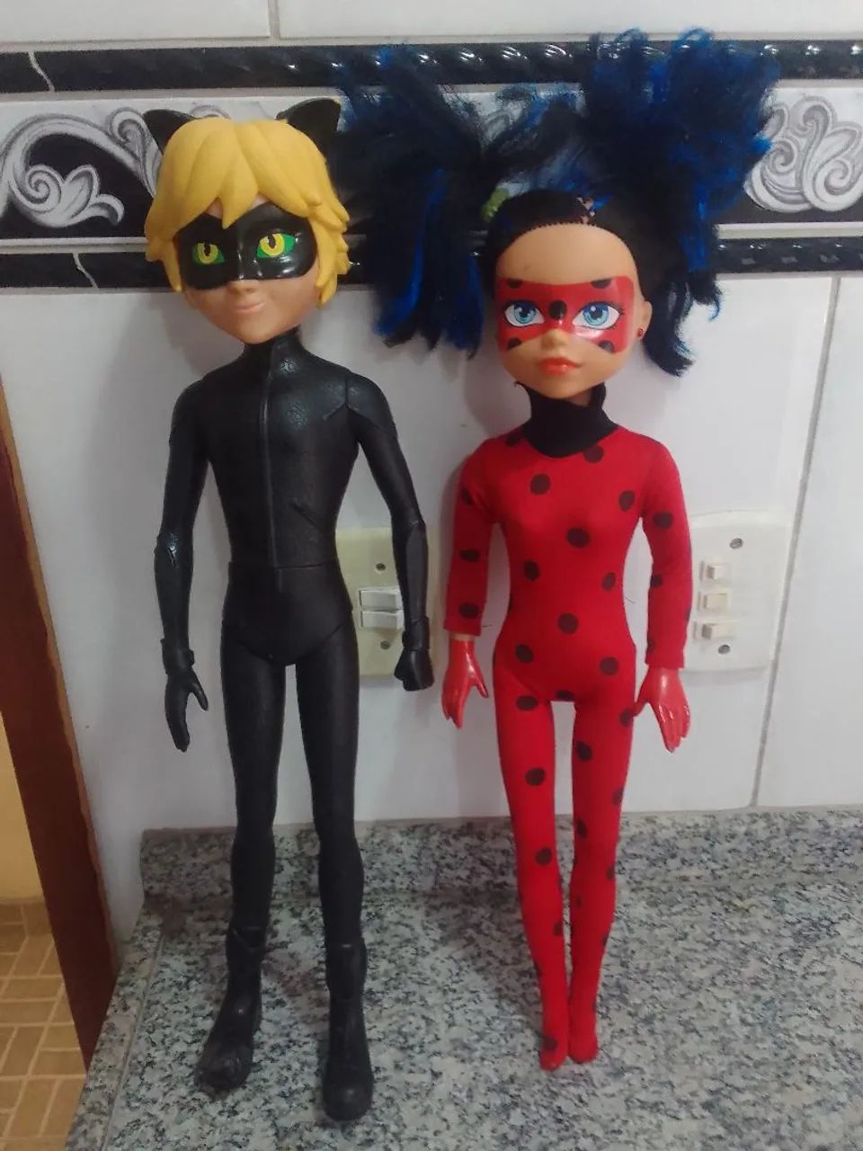 Bonecos Cat Noir e Ladybug - 55cm.