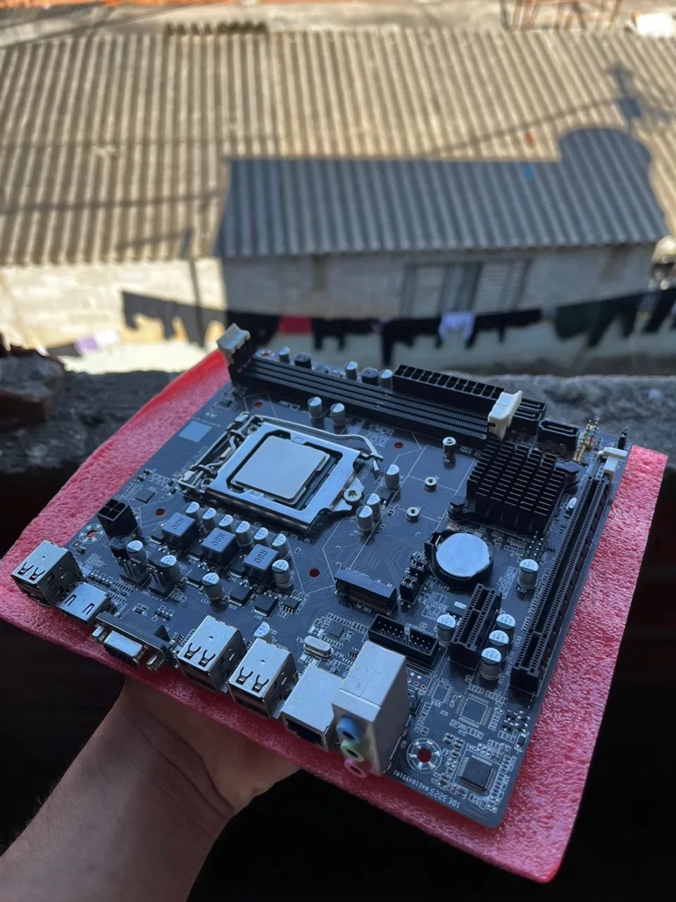 Placa mãe dx h61zg m2  e uma fonte de 600w  - Foto 4