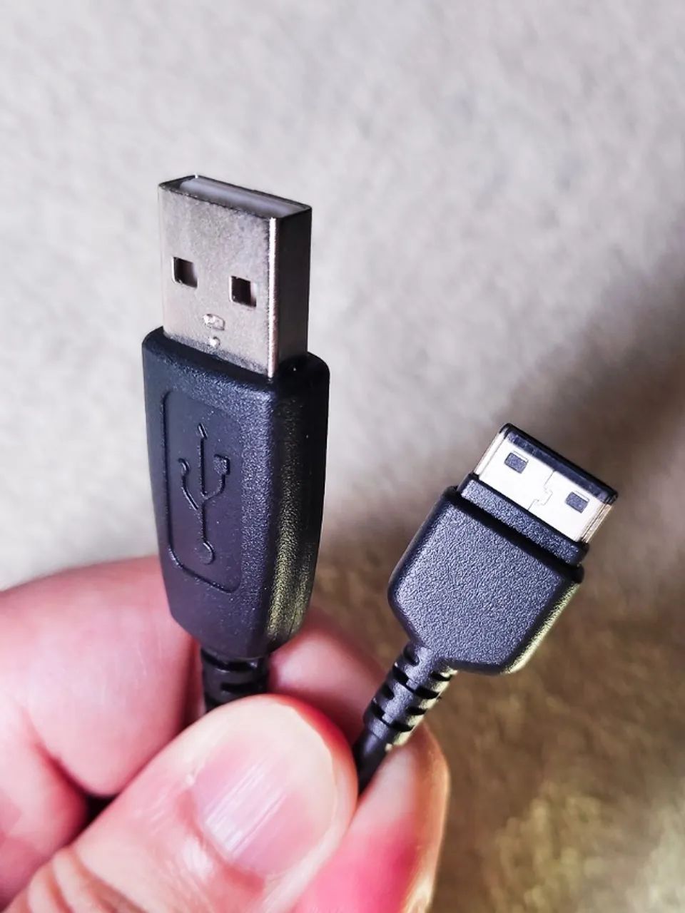 Cabo USB adaptador p/ Celular Samsung Conector Horizontal APCBS10BBN - Foto 2