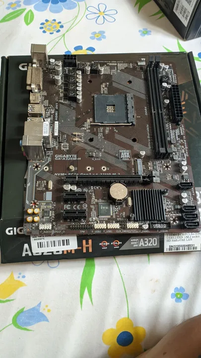 Placa-mãe Gigabyte GA-A320M-H