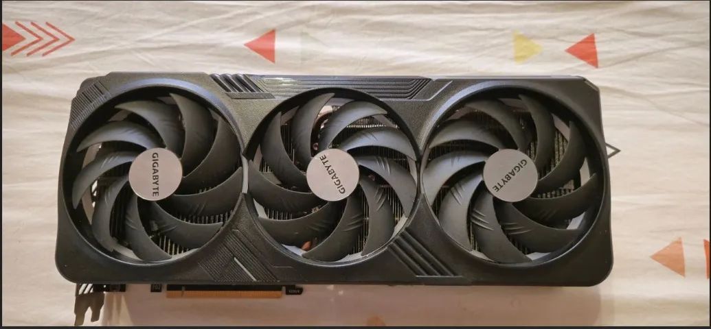 Gigabyte Geforce Rtx 4090 Gaming Oc 24g, 3 Fans - Foto 3