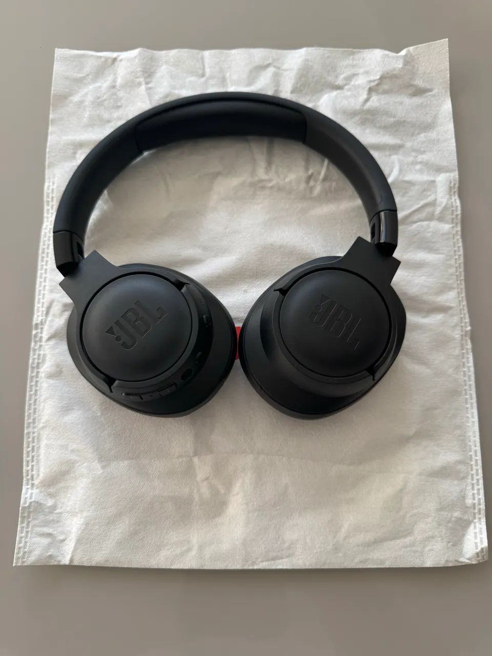 Os fones de ouvido JBL Tune 770NC    - Foto 3