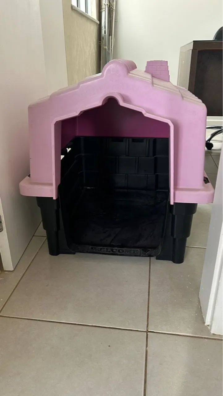 Casinha de transporte para pet rosa e preta