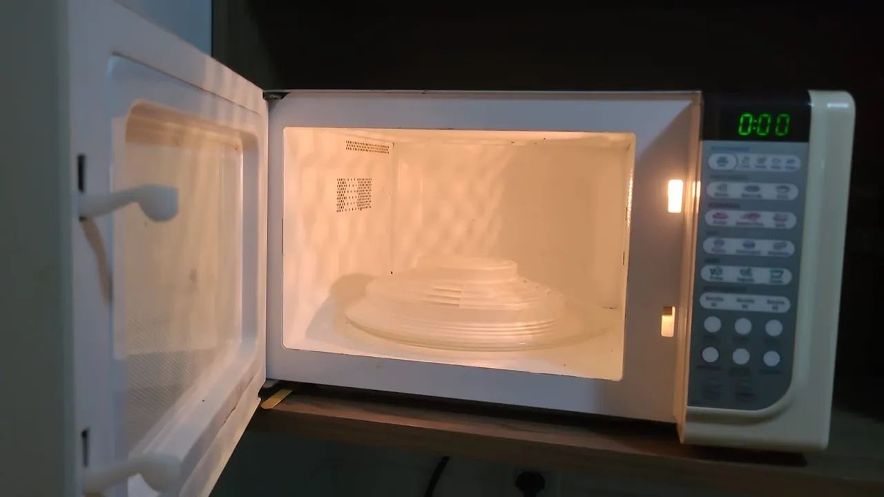 Micro-ondas Eletolux 31 litros (perfeito estado) - Foto 2